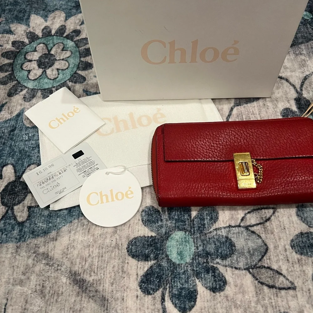 Chloé Drew Long Red Leather Wallet ( all inclusive)
Box, Dust bag, tag,COA card - Picture 15 of 16
